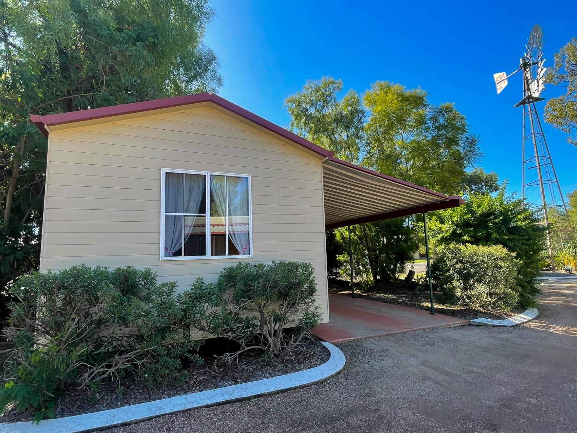 Roma Aussie Tourist Park Motel ภายนอก รูปภาพ