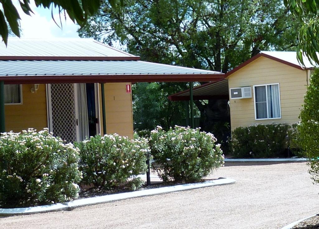 Roma Aussie Tourist Park Motel ภายนอก รูปภาพ