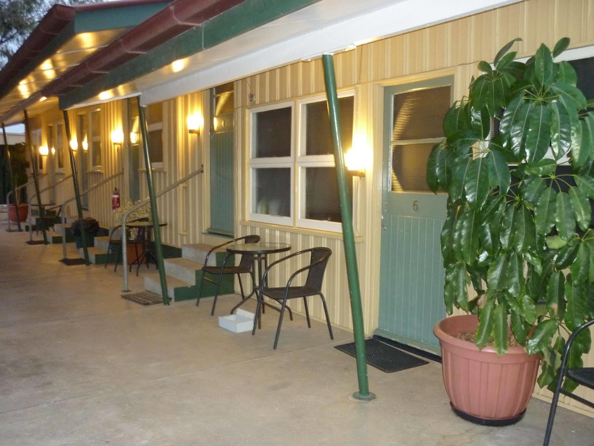 Roma Aussie Tourist Park Motel ภายนอก รูปภาพ